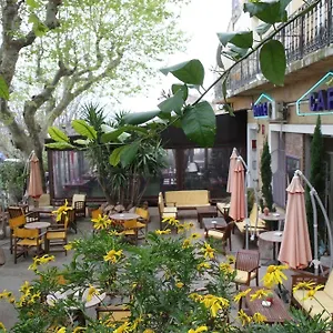 https://hotel-bellevue-frejus.fr-provencehotel.com